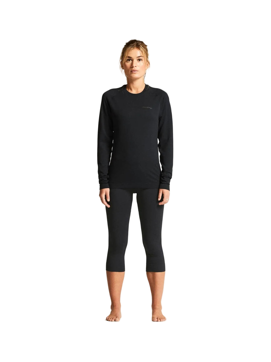 Women model wearing Craft Dry Active Comfort LS 2 Women&