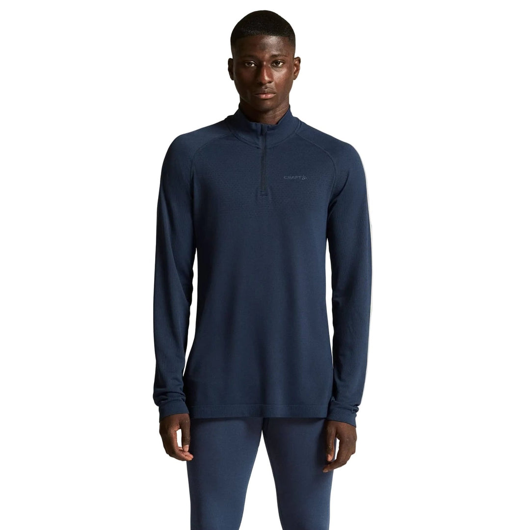 Male athlete wearing Craft Dry Active Comfort LS HZ 2 in Blaze, versatile half-zip base layer designed for training and outdoor activities.
