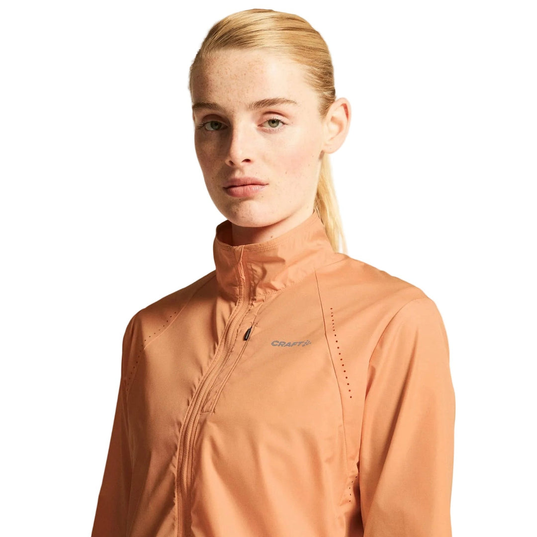 Close-up view of the full-front zipper and high collar on the Craft ADV Essence Wind Jacket Women&
