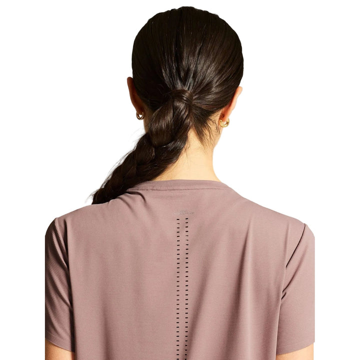 Close-up view of the breathable Hypervent fabric on the Craft Hypervent Tee Women&