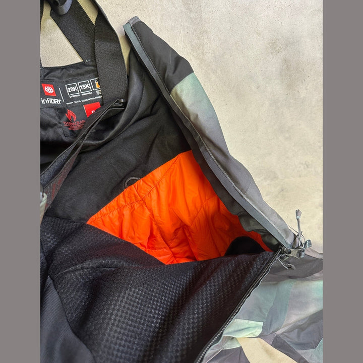 686 Womens Geode Thermagraph Bib pants - Spearmint Spray - SAMPLE DROP