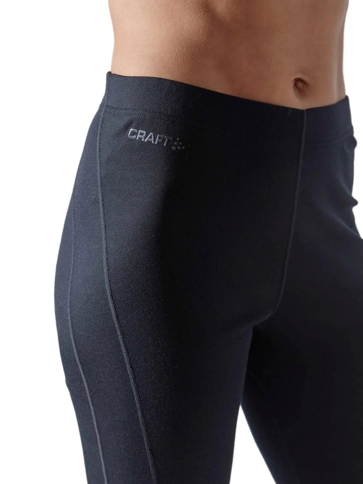 Women model wearing Craft Core Warm Baselayer Set Women&