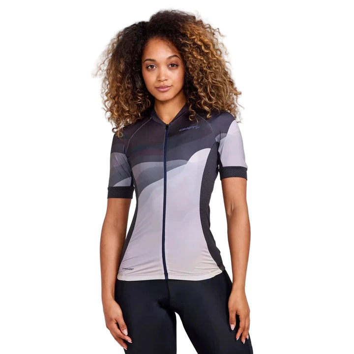 GREY CYCLNG JERSEY BY CRAFT SPORTSWEAR ON MODEL FRONT
