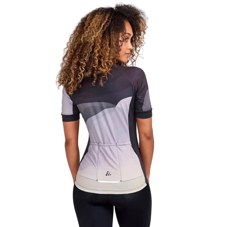GREY CYCLNG JERSEY BY CRAFT SPORTSWEAR ON MODEL