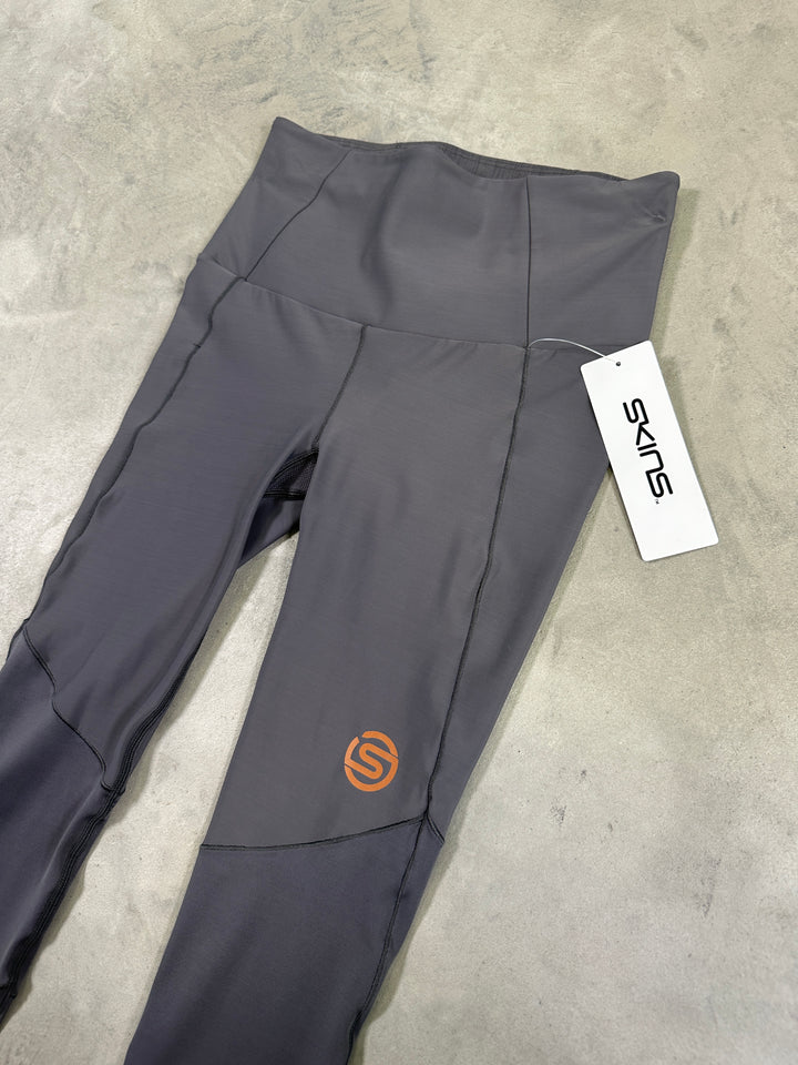 SKINS Series-5 Women’s Skyscraper Tights – Charcoal