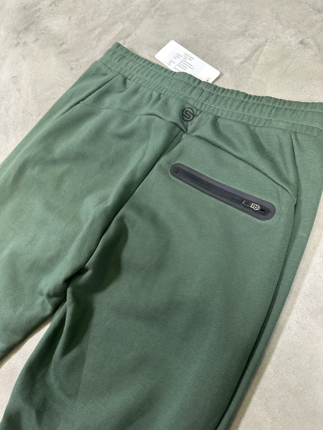 SKINS Series 3 women’s Active Trackpant – Dark Moss