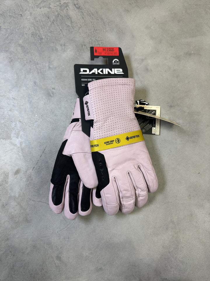 Dakine Kodiak GORE-TEX Glove in lilac with waterproof GORE-TEX membrane, durable leather palm, and synthetic insulation.