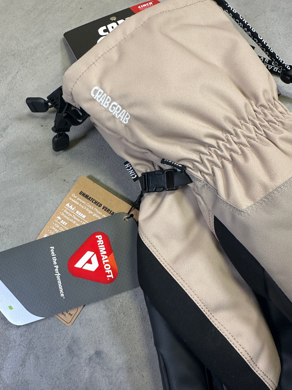 CLOSE UP OF Crab Grab Cinch snowboard glove with 15K waterproof membrane and AX Venture palm grip.