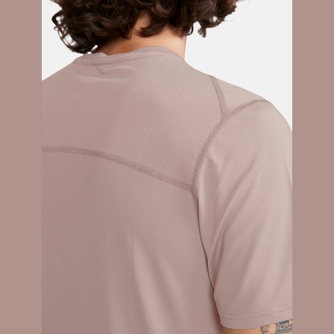 Craft ADV Essence SS Tee M - Clay - SAMPLE DROP