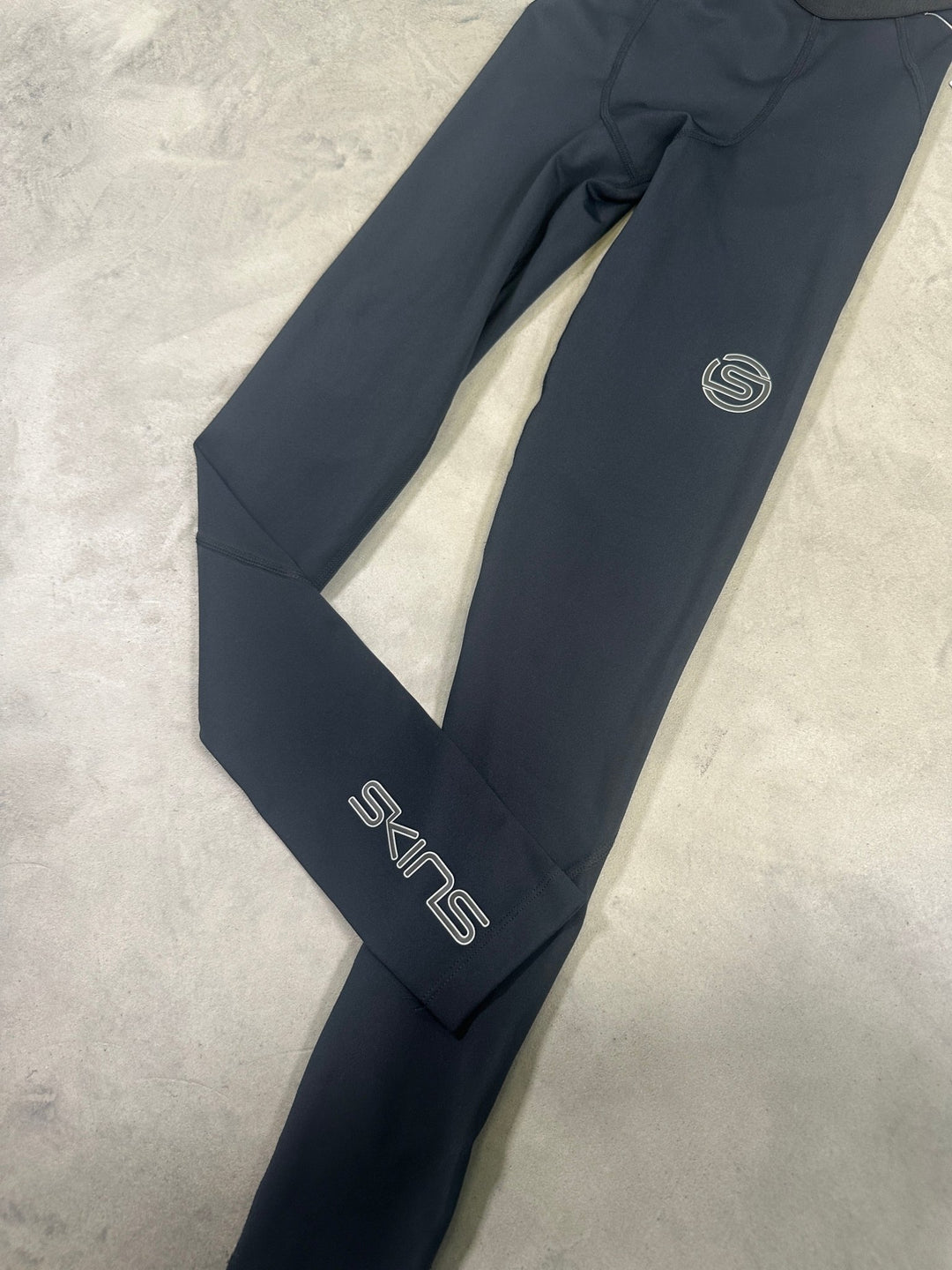 SKINS Series-3 Men’s T&amp;R 2-in-1 Long Tights – Black - SAMPLE DROP