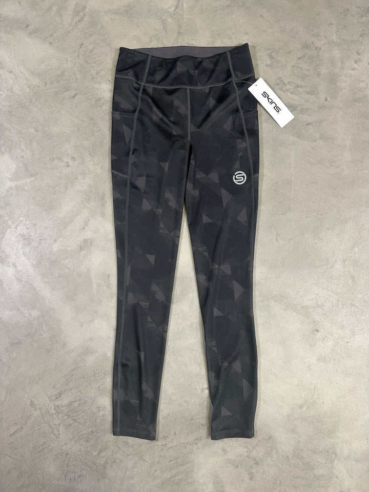 SKINS SERIES-3 Women’s Long Tights PKT 2.0 – Charcoal Geo - SAMPLE DROP